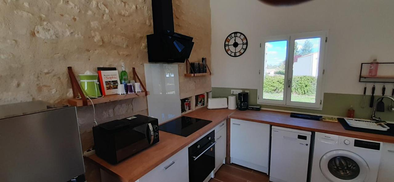 Le Clos Des Chevaliers Pons Bagian luar foto